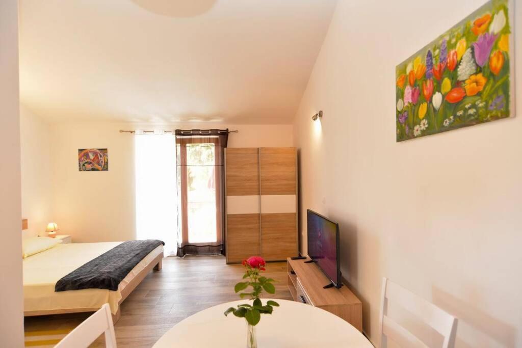 Apartment Vesna For 2, Free Parking And Wi-Fi Пула Экстерьер фото