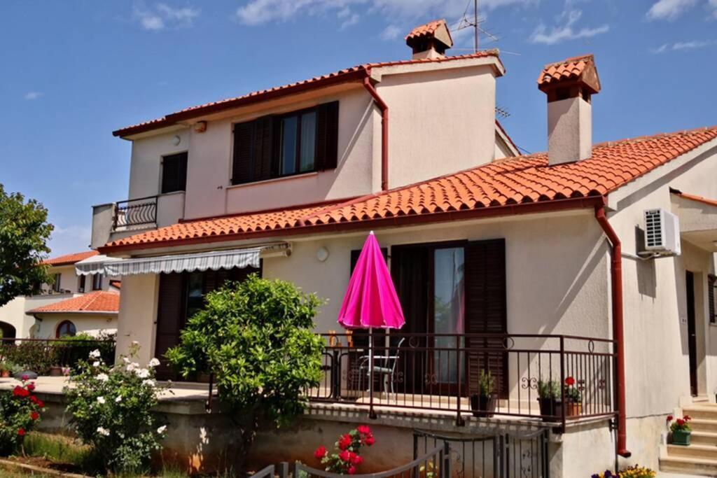 Apartment Vesna For 2, Free Parking And Wi-Fi Пула Экстерьер фото
