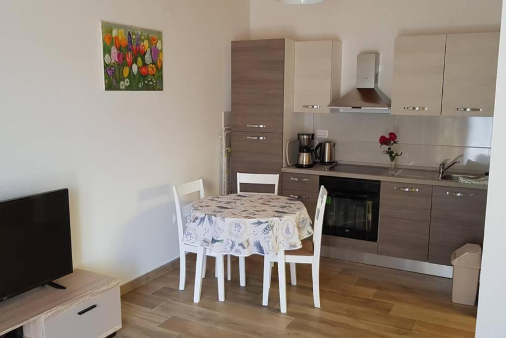 Apartment Vesna For 2, Free Parking And Wi-Fi Пула Экстерьер фото